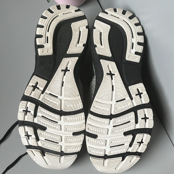 Brooks adrenaline running shoes - Picture 11 of 12